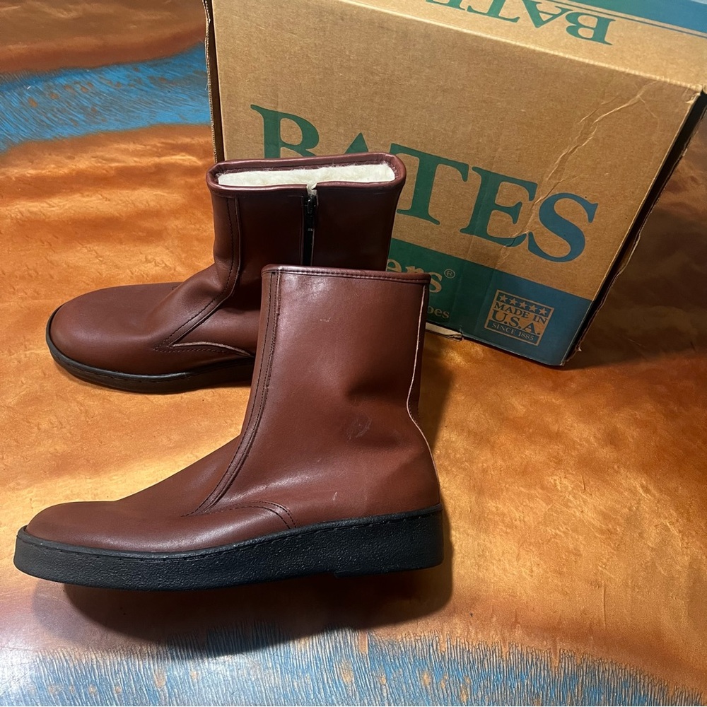 Vintage New Bates Floaters Boots 9 M Leather mid calf Boots Wool Lining USA